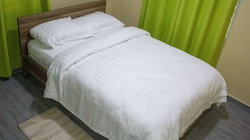 Iron/ironing board, bed sheets