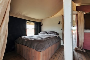 2 bedrooms, bed sheets