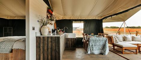 1 bedroom, bed sheets