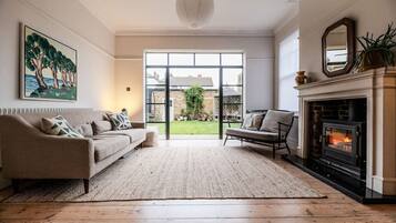 TV, fireplace, stereo