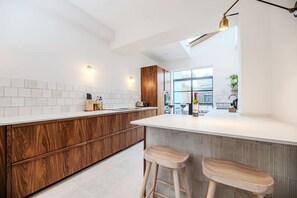 Kühlschrank, Mikrowelle, Ofen, Geschirrspüler