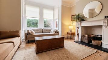 TV, fireplace, stereo