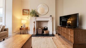 TV, fireplace, stereo