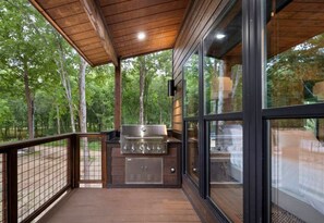 Terrace/patio - Luxe Cabin | Riverfront | Sleeps 11 | Hot Tub (Broken BOw)