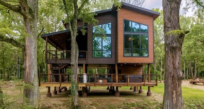 Riverfront Eagletown Retreat for Families, Groups