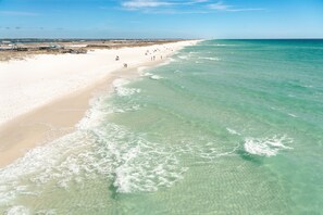 Beach nearby - GREAT RATES at Casa Blanca-Waterfront home in Sailmaker Cove-Navarre Beach (Navarre Beach)
