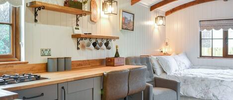 1 bedroom, bed sheets