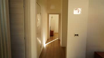 1 habitación, escritorio, tabla de planchar con plancha y wifi gratis