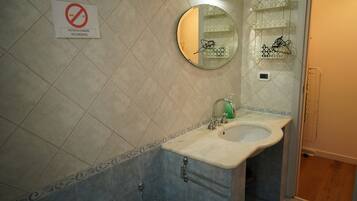 Apartment | Bathroom | Towels