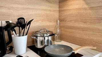 Fridge, microwave, dishwasher, coffee/tea maker