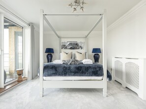 3 bedrooms, desk, iron/ironing board, travel cot