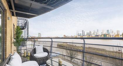 Luxurious 5-star apartment next to the River Thames near Central London!