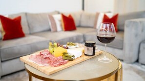 Interior - Luxurious 5-star apartment next to the River Thames near Central London! (London)