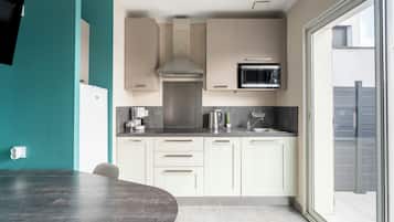 Geladeira, micro-ondas, cooktop, lava-louças