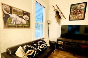 Smart TV y chimenea 