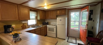 Cedar Glen centrally located peaceful setting near to Pictured Rocks!