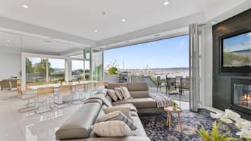 Smart-tv en tafelvoetbal