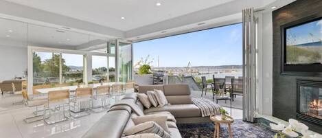 Smart TV y futbolito