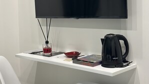 Deluxe Room (Maradona) | 1 bedroom, premium bedding, down comforters, memory foam beds - B&B Rafilina's house (Naples)