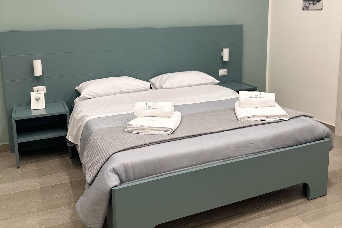 Deluxe Room (Massimo Troisi) | 1 bedroom, premium bedding, down comforters, memory foam beds