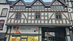 A traditional Tudor-style building with a sign for a nail and spa salon. - Unique town centre apartment with vaulted ceiling - Pass the Keys (Shrewsbury)