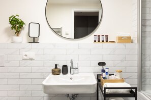 Apartment | Bathroom | Rainfall showerhead, designer toiletries, hair dryer, heated floors - Chill in Oriental Splendour (Prague)