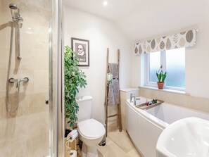 Towels - 3 bedroom accommodation in West Ashton, near Trowbridge (West Ashton, near Trowbridge)