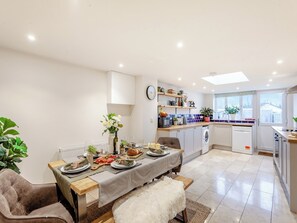 Dining - 3 bedroom accommodation in West Ashton, near Trowbridge (West Ashton, near Trowbridge)