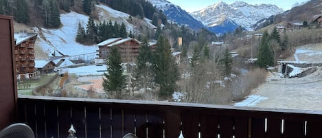 Studio Confort, balcon, vue montagne | 1 chambre, espace de travail pour ordinateur portable