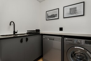 Interior - Comfort and Style With Stunning Table Mountain View (Cape Town)