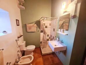 Dusche, Haartrockner, Handtücher