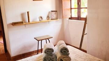 2 chambres, fer et planche Ă repasser, Wi-Fi gratuit, draps fournis