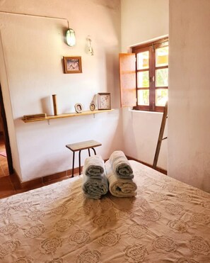 2 bedrooms, iron/ironing board, free WiFi, bed sheets