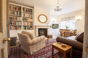 TV, fireplace, DVD player