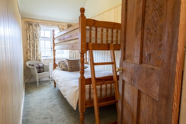 2 Schlafzimmer, Bügeleisen/Bügelbrett, Reisekinderbett, Internetzugang