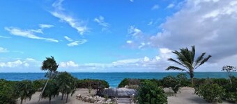 8 Gables Cottage, accommodates up to 6 guests.