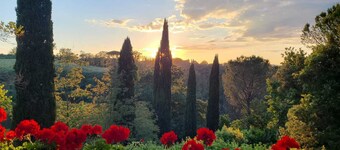 Tuscan villa with Florence, Pisa, Volterra & San Gimignano within 1 hour drive.
