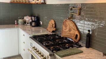 Kühlschrank, Ofen, Herdplatte, Geschirrspüler