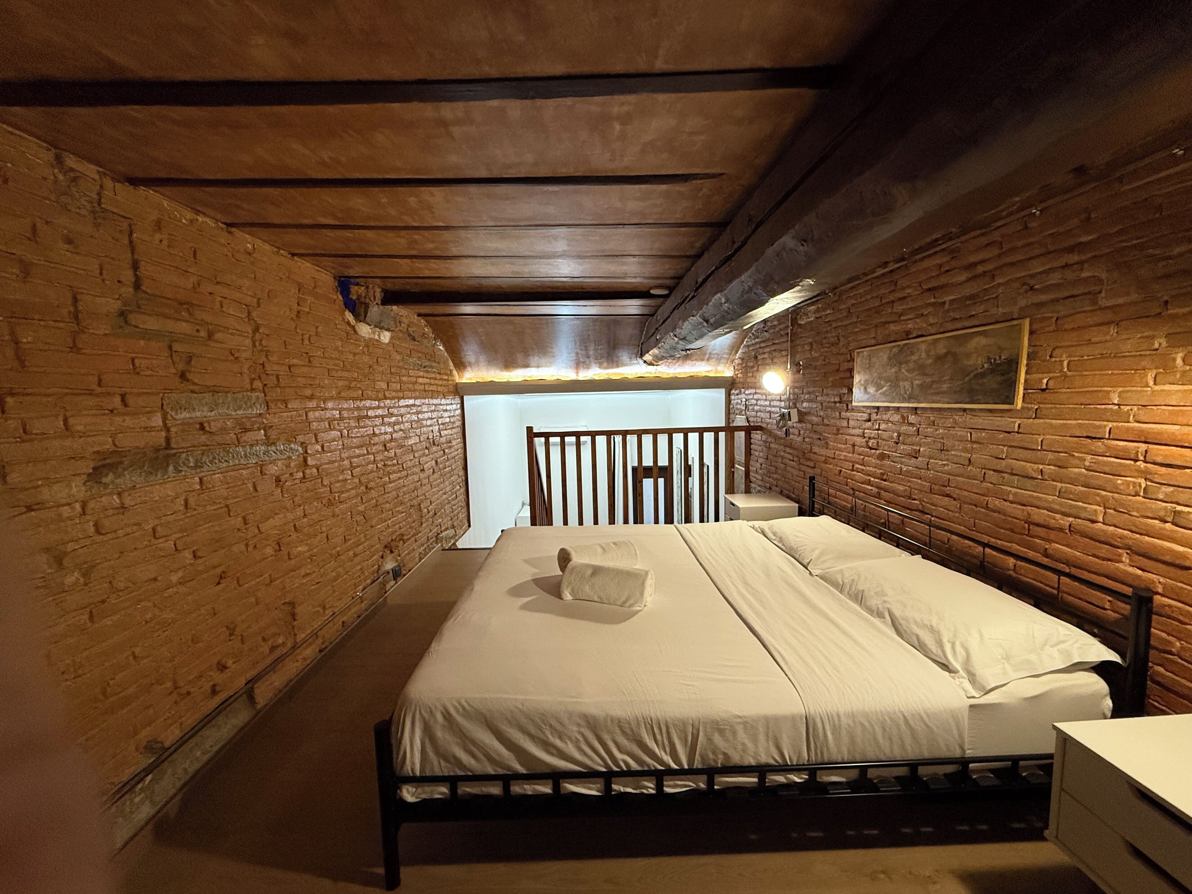 1 bedroom, desk, free WiFi, bed sheets