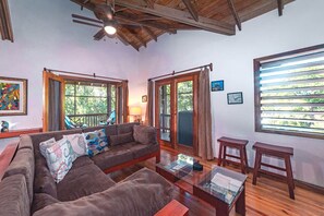 TV - Superior House - Lodge F (West End)