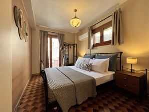 Familiehus, 3 soverom, utsikt mot bukt | 3 soverom, individuelt dekorert og individuelt innredet