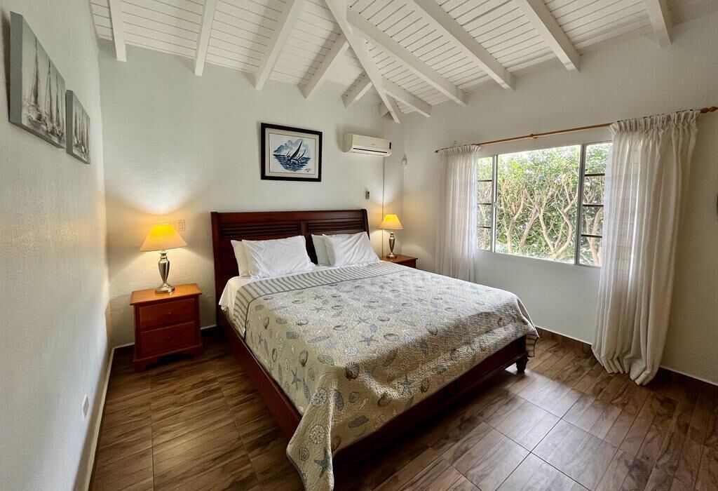 3 slaapkamers, een strijkplank/strijkijzer, gratis wifi, beddengoed