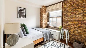 1 bedroom, iron/ironing board, internet, bed sheets - Charming Shoreditch Apartment (London)