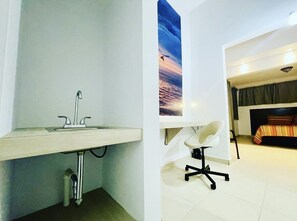 4 bedrooms, desk, iron/ironing board, free WiFi