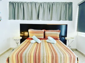 4 habitaciones, escritorio, tabla de planchar con plancha y wifi gratis 