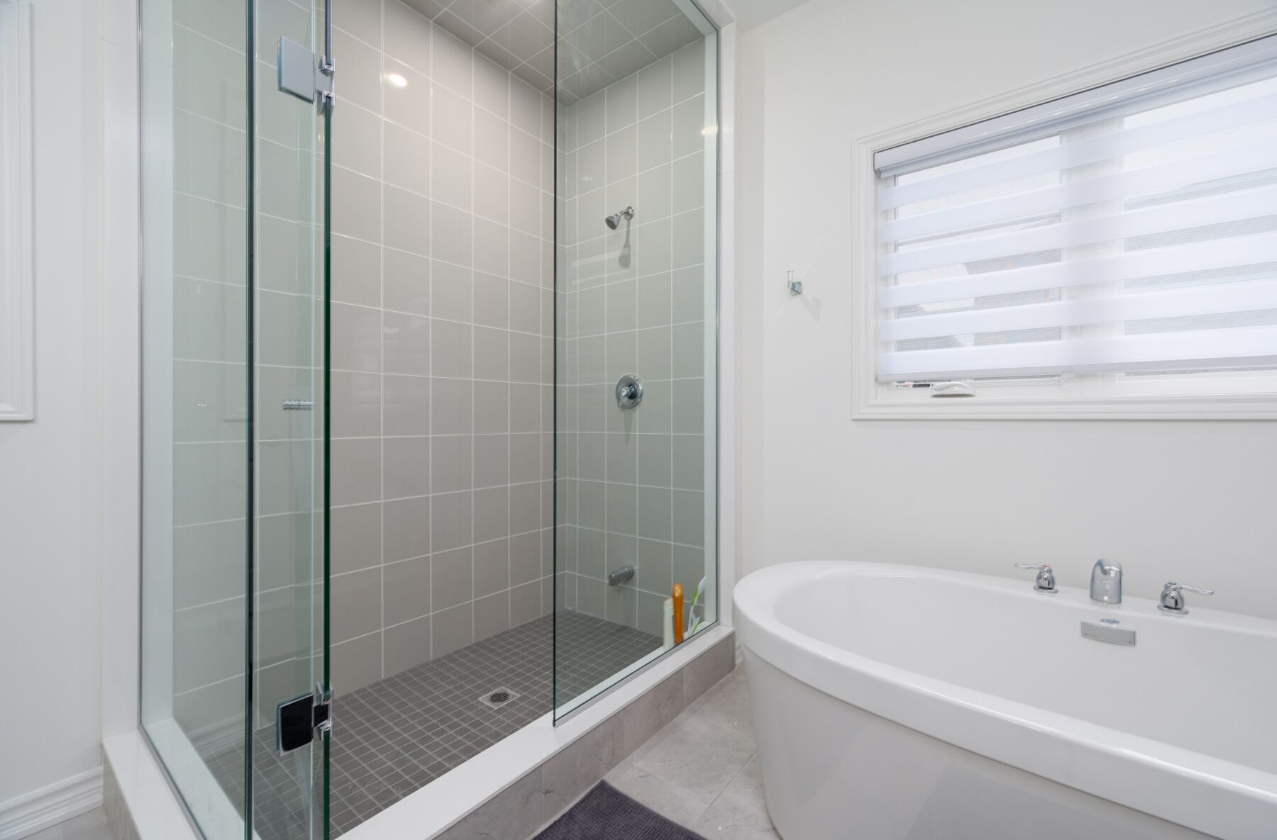 Deluxe Villa | Bathroom | Hydromassage showerhead, free toiletries, hair dryer, towels