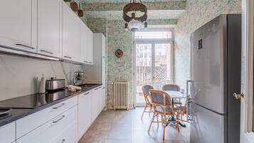 Fridge, microwave, oven, dishwasher
