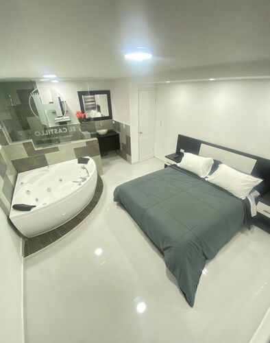 Acogedora suite para parejas con jacuzzi en la habitación a 2 min del centro