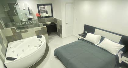 Acogedora suite para parejas con jacuzzi en la habitación a 2 min del centro