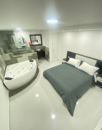 Acogedora suite para parejas con jacuzzi en la habitaciĂłn a 2 min del centro